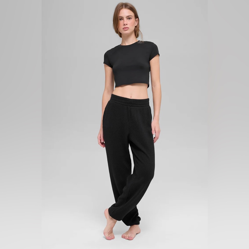 ALO YOGA | ✨NEW✨ Waffle Weekend Escape Jogger in Black - Picture 4 of 6